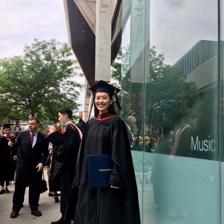 法拉2017年畢業，成為Juilliard School首位獲頒該碩士學位的華人學生，而求學其間她