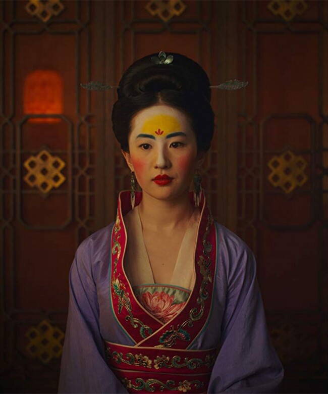 香港困局未解決，最終未知劉亦菲主演的《花木蘭》票房如何，甚至電影會否