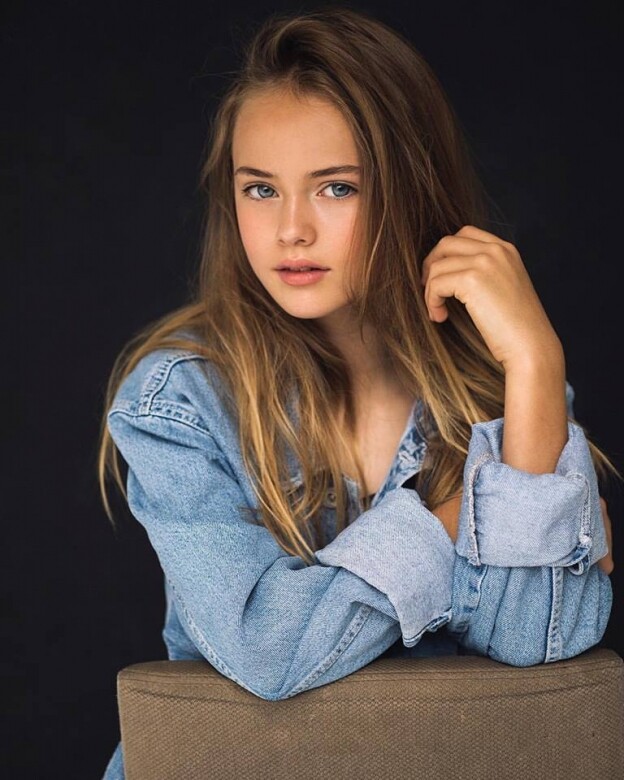 自俄國的Kristina 4歲入行，不久之後即成名，曾為Armani、Benetton、Burberry等品牌拍照的她，在2014