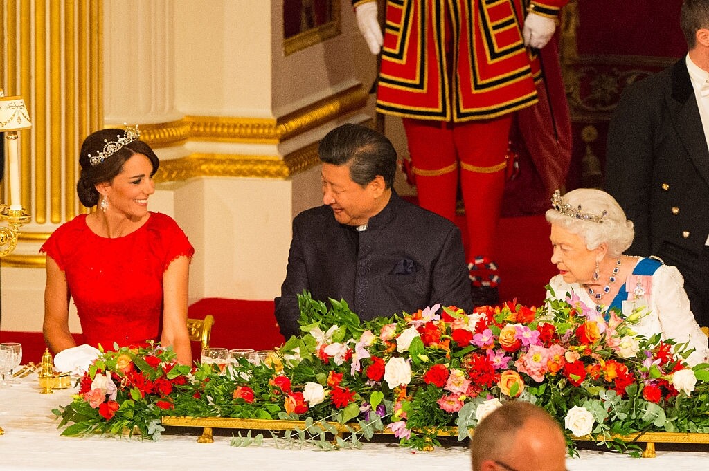 凱特王妃嫁入王室後，二人曾於2015年在白金漢宮歡迎習近平夫婦。