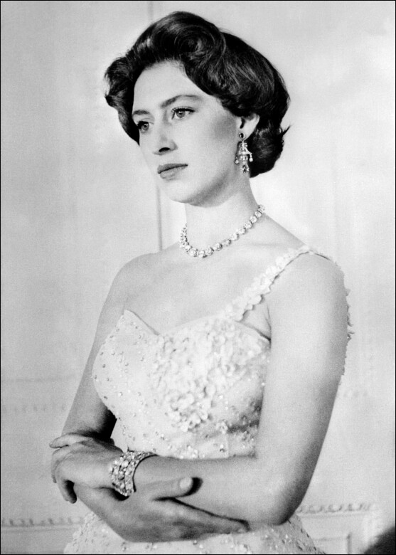 1930出生的瑪嘉烈公主為英女皇伊利沙伯二世之妹妹。網民看見年輕時候