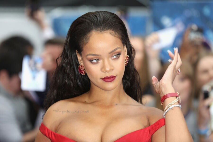 大義滅親告爸爸！Rihanna控父親利用自己名義歛財入稟法院索賠近6億