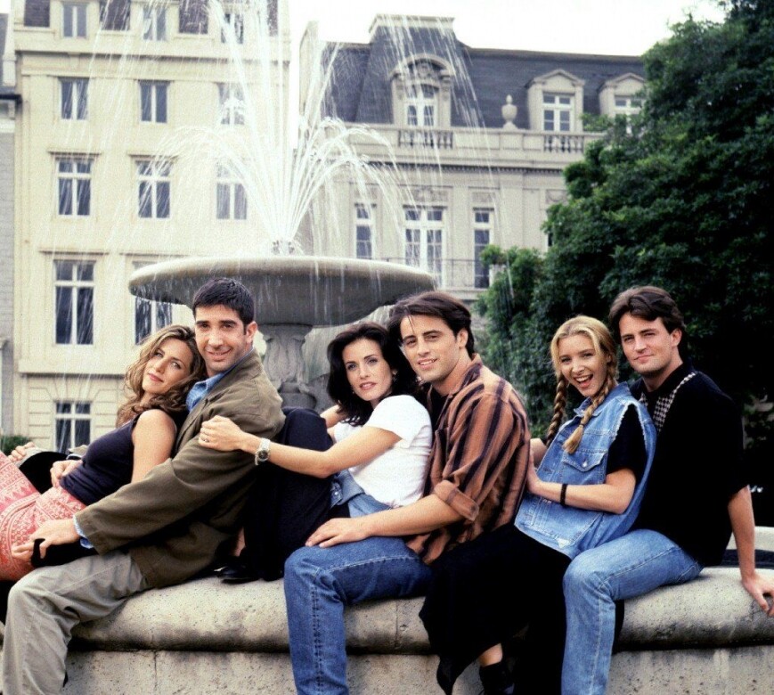 由1994年開播至2004年大結局，《Friends》播出十季共236集，在美國處境喜劇中可謂非
