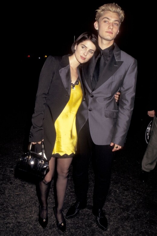 當年愛得轟轟烈烈的Sadie Frost和Jude Law，從1994年開始交往，1996年生下了大兒子Raff