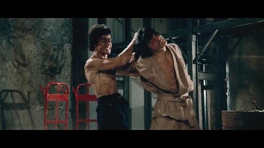 李小龍是70年代的國際武打巨星，他生前最後一部拍竣的電影《龍爭虎鬥