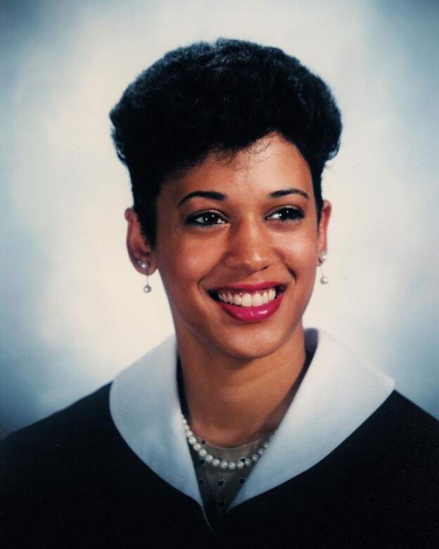 1986年 Kamala Harris 畢業於霍華德大學、取得經濟學和政治學學位；之後她申請進加