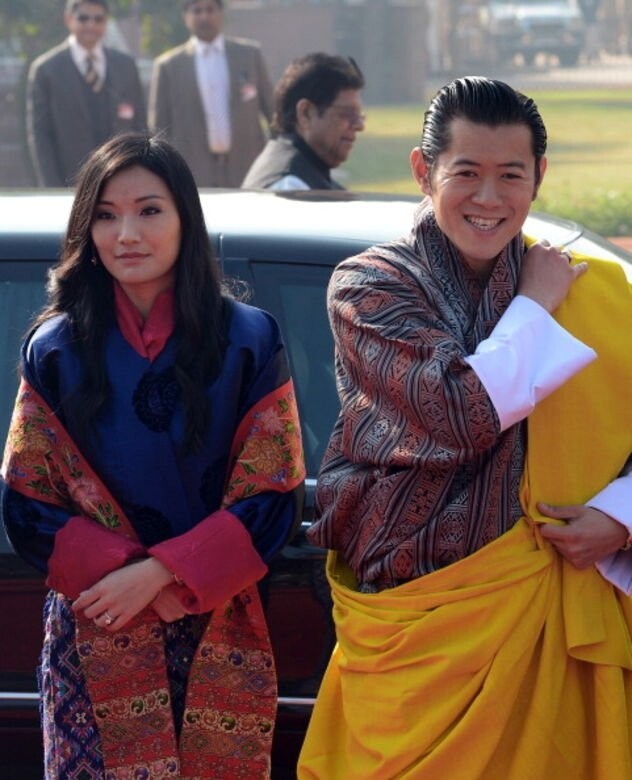 當時佩瑪並不知道旺楚克就是不丹的王子，兩人漸漸長大，佩瑪才知道原