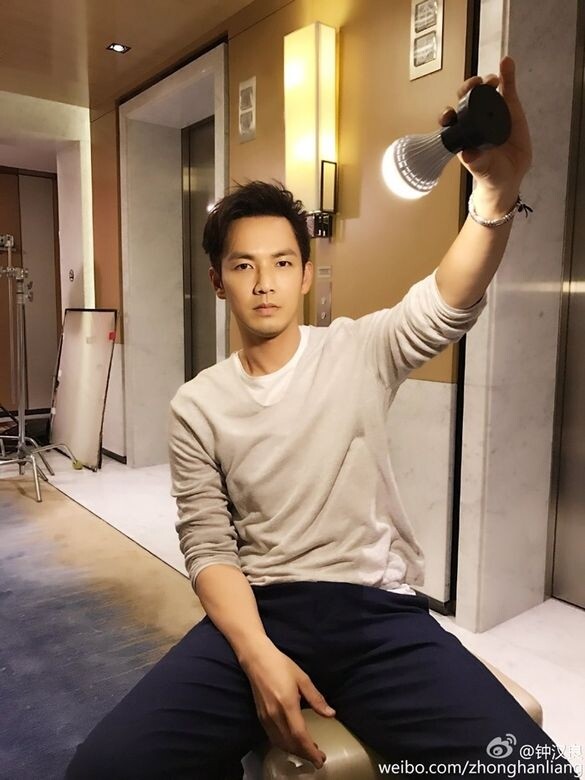 今年44歲的鐘漢良，曾拍攝TVB劇集《少年五虎》，可惜發展平平，之後轉到台灣