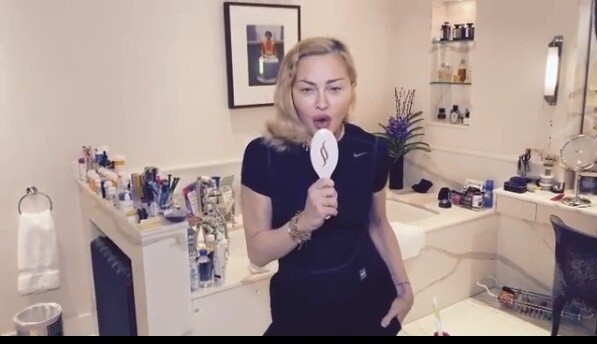 Madonna浴室開個唱