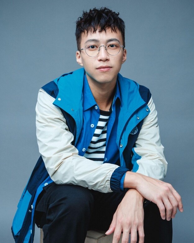 坤哥參與巨聲2後隨即加入無綫擔當演員，曾在台慶中扮「棋子」引起網民