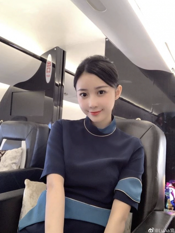 潘瑋柏的妻子宣雲是大陸空姐，現年26歲，據報，兩人是透過上海朋友介紹