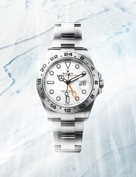 2021年推出的新一代Oyster Perpetual Explorer II腕錶搭配重新設計的錶殼與錶帶，搭載3285型