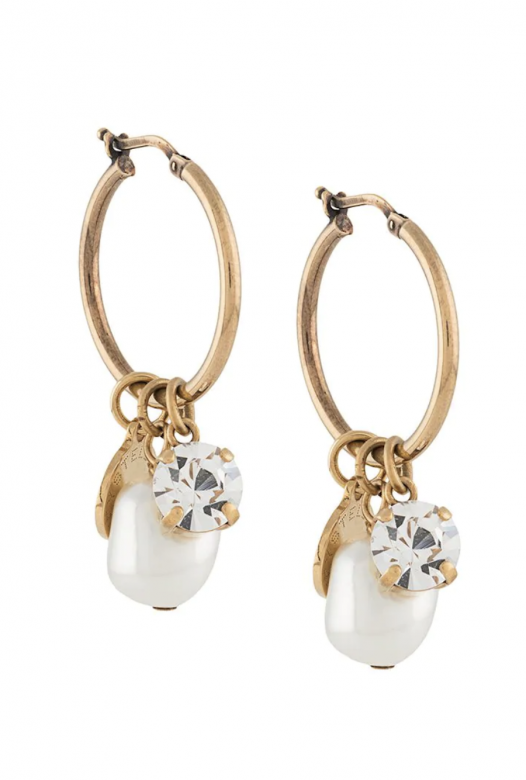 這款圈形耳環非常迷人，在金屬圈環內吊有珍珠及水晶，適合大方優雅的