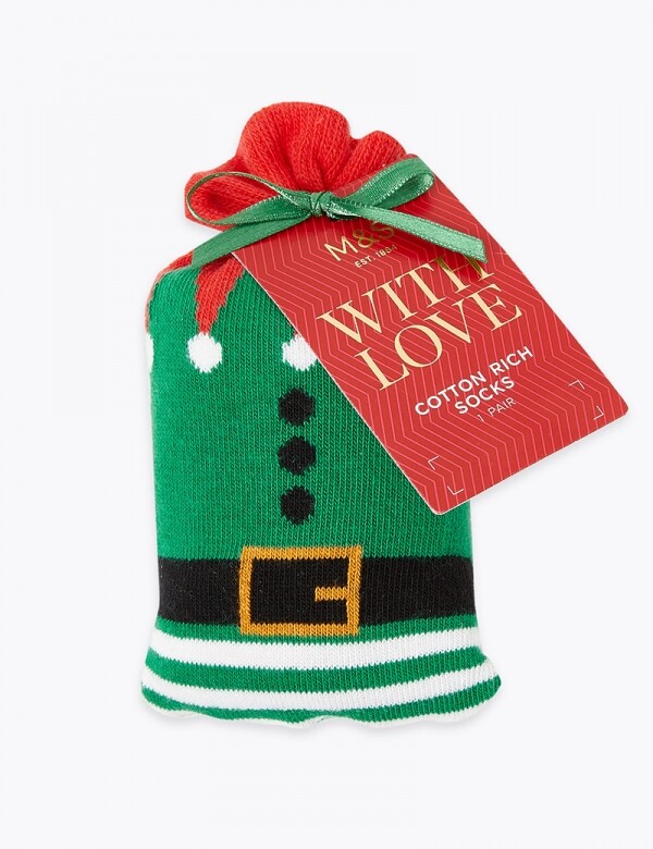 Marks & Spencer另一款綠紅色聖誕小精靈襪，造型同樣趣緻。售價：$79