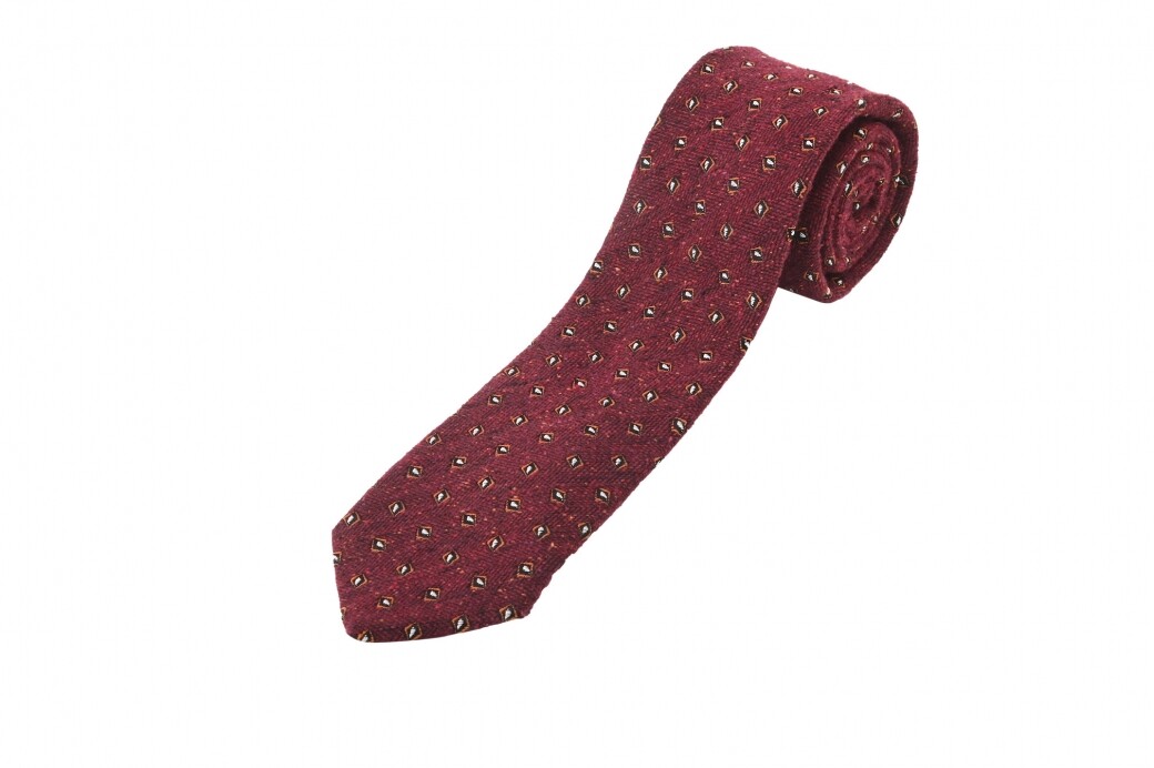 事業有成的男士衣櫃裡應有不少紳士風領帶，這款BLAACK 2019秋季系列的歐陸