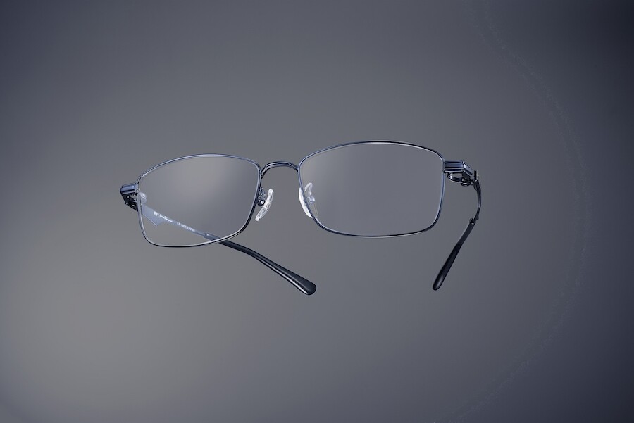 為爸爸配一副高質眼鏡絕對是貼心的選擇。著名日本眼鏡品牌 999.9(Four Nines