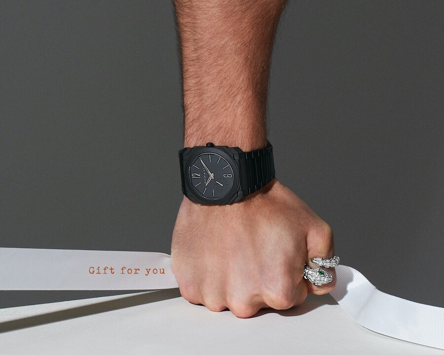 全新黑色噴砂陶瓷 Octo Finissimo Automatic 自動腕錶結合超薄外型及前衛機械，點綴父親