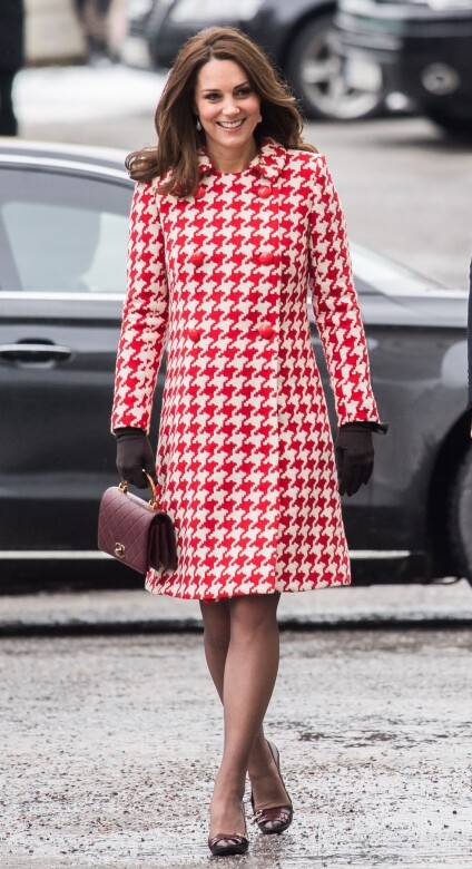 親民的凱特王妃也愛穿千鳥格紋。