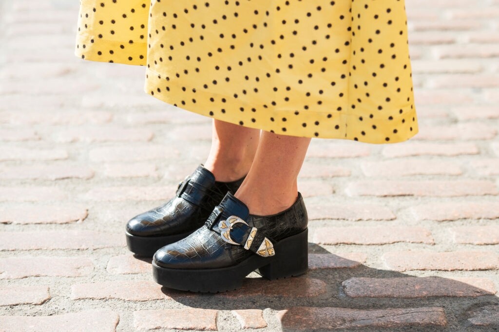 Loafer與皮鞋也可以配裙款或鬆身西褲，襯出懷舊學院風格與文青造型。