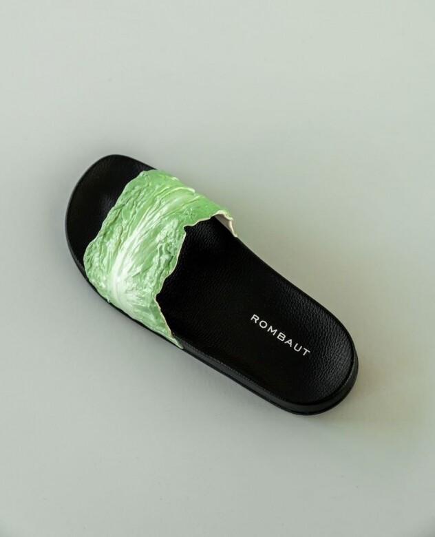 由潮流鞋履品牌Rombaut推出的這對「生菜」拖鞋，綠色的部份是100％橡膠鞋面，鞋底