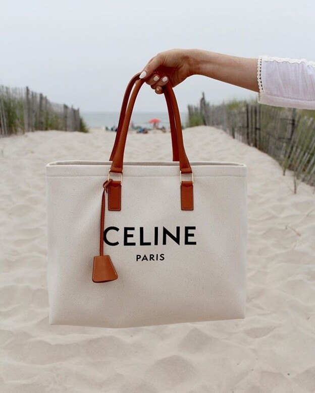 Celine 的CABAS帆布Tote Bag沒有特別宣傳，卻在IG上造成熱話，以清爽又簡單的袋型