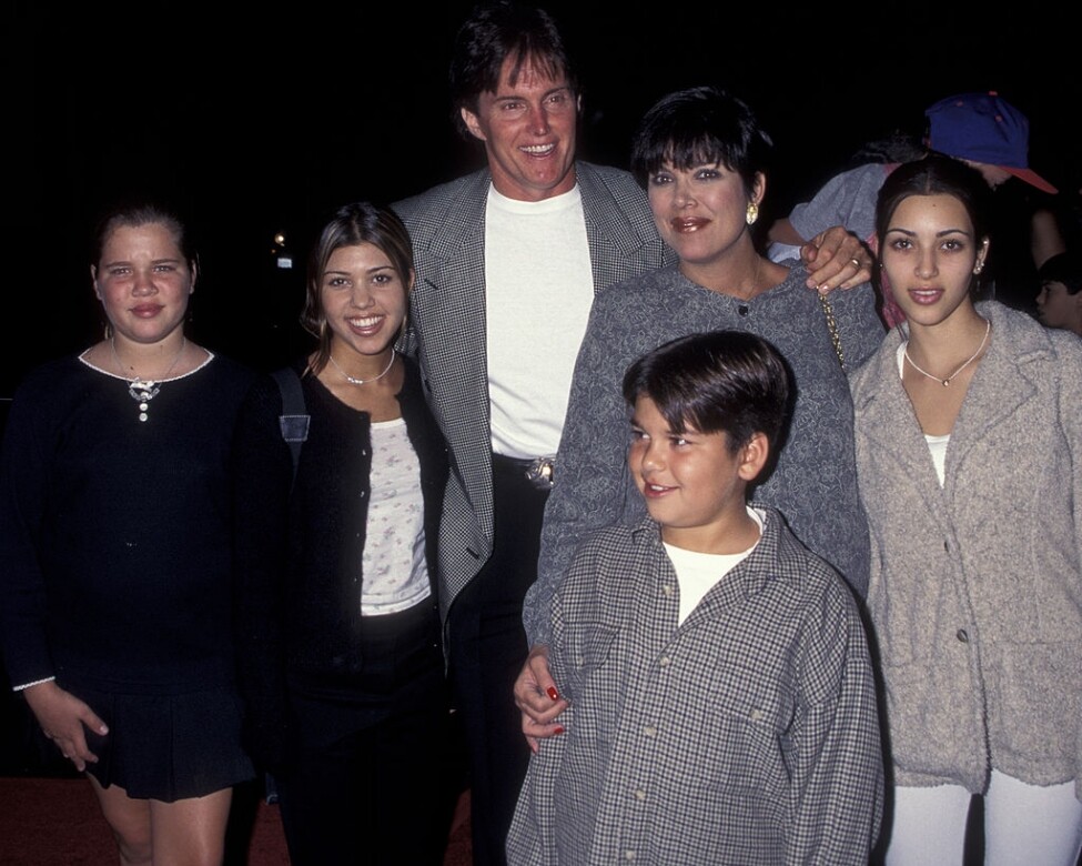 Bruce Jenner在與Kris結婚前已結過兩次婚，和前妻有四個子女；而Kris與前夫Robert Kardashian亦