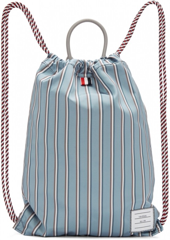 Thom Browne整個背囊以紅白藍三色貫穿整個設計，與法國顏色互相呼應。