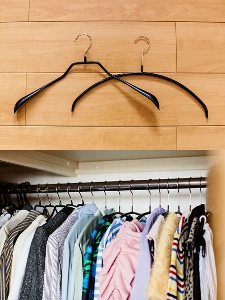 整理衣櫃時可選用德國品牌Mawa的衣架，這個品牌的衣架的特性是超輕，不