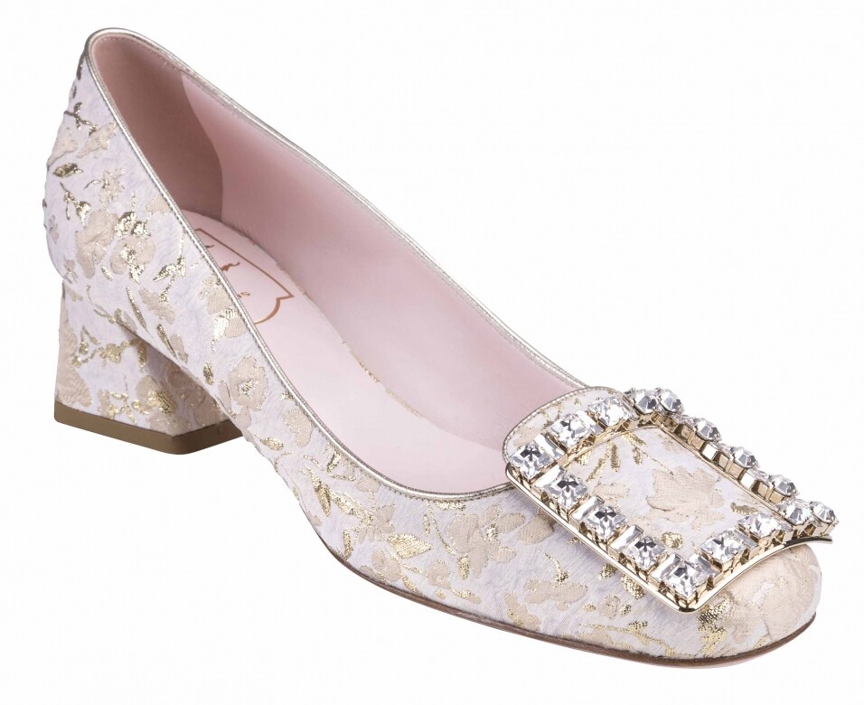 Très Vivier 水晶緹花粗跟鞋，以1960年代的典藏設計為藍本。