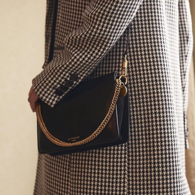 這個Givenchy Cross3 Bag是另一個Clare Waight Keller實而不華的手袋，別看它袋子小小，其實手