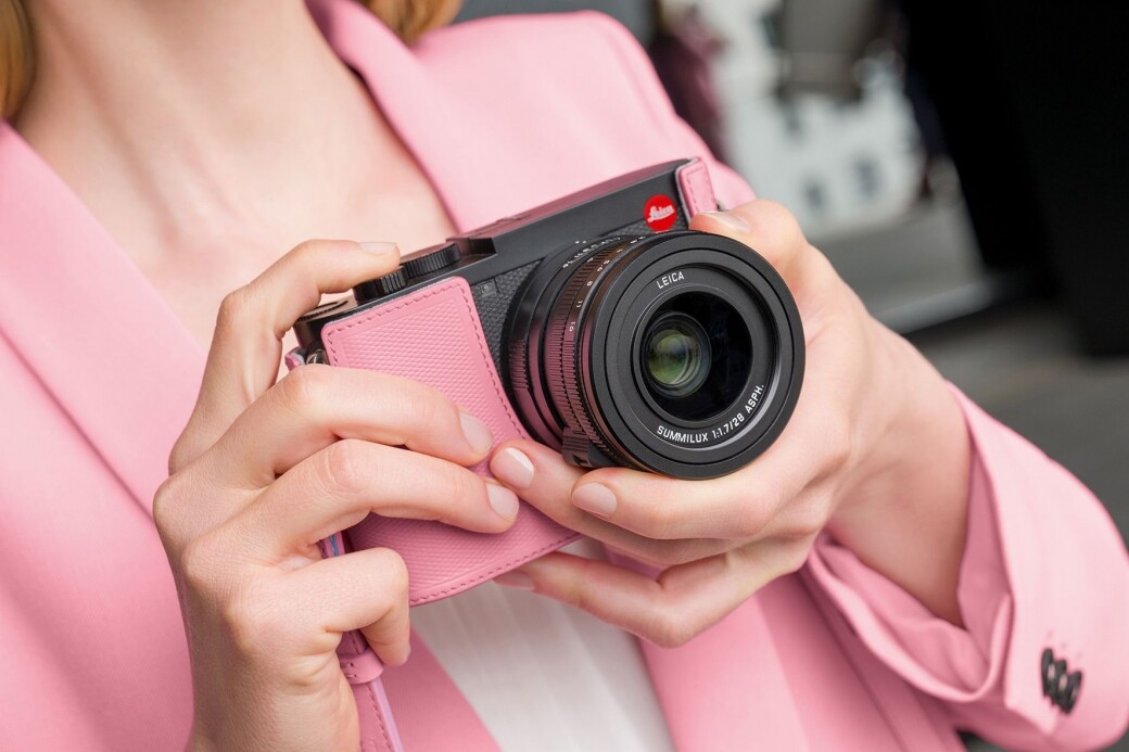 除了以上兩款相機專屬手袋外，此次Leica還推出了超可愛的糖果色系相機