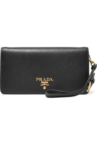 Prada最百變Prada的設計是眾品牌中最多變，只是多附上一條短小皮手挽，就能