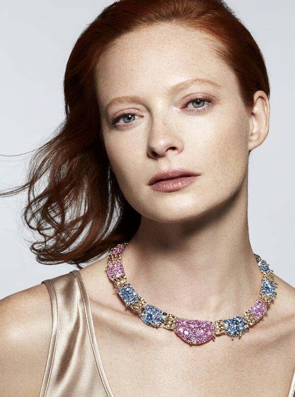 Tiffany Jean Schlumberger® Tisserand頸鏈由18K黃金及鉑金項鏈鑲嵌逾52克拉粉紅藍寶石、逾42克