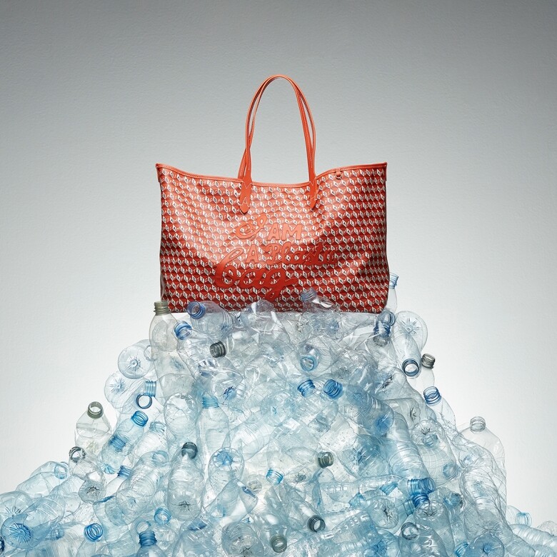 Hindmarch今回所創作的「I am a plastic bag」，全採用了回收的廢棄膠樽而創，再用上再生