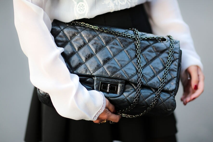長青不敗的Chanel 2.55手袋是品牌最具標誌性的手袋之一，經典的菱格紋車