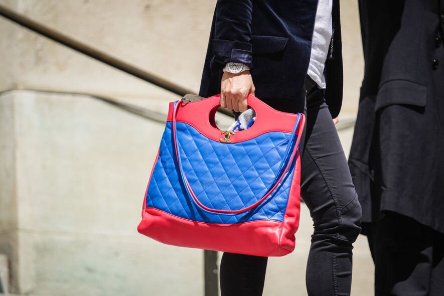 除了Chanel鏈條手袋，品牌一系列既美觀又實用的Shopping Bag也深受女士們歡迎，而