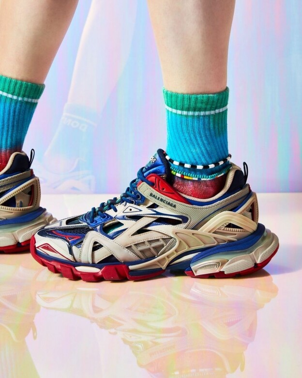 Balenciaga Track 2Balenciaga的Triple S在2017年在時尚界帶起了Dad shoes的風潮，令許多品牌都爭相