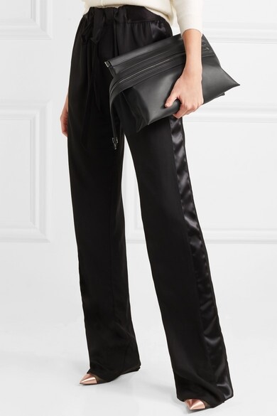 Tom Ford黑色皮革clutch $14,550 available at net-a-porter.com