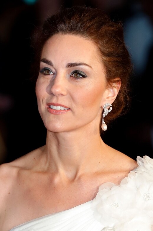 凱特王妃繼承了許多「婆婆」黛安娜王妃的珠寶，這副水滴型珍珠耳環就是