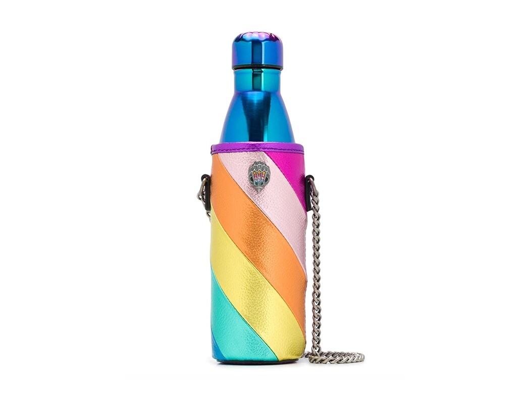 英國奢侈品牌Kurt Geiger推出的這款環保杯套實在太搶眼！金屬彩虹色水樽套