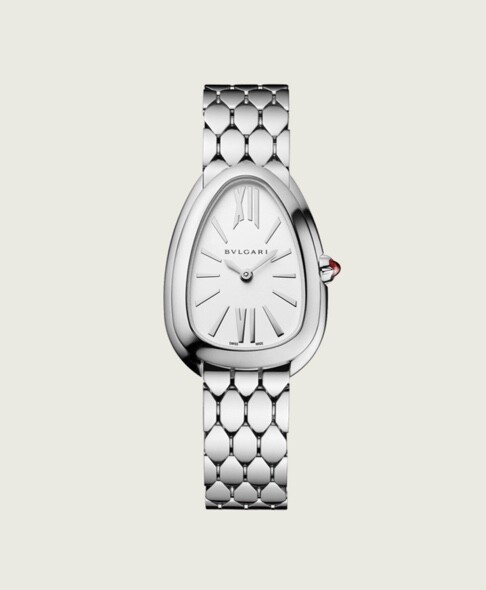 Serpenti Seduttori保留蛇頭形錶殼設計，減少手鐲形錶帶的繁複度，以八角形所構成的