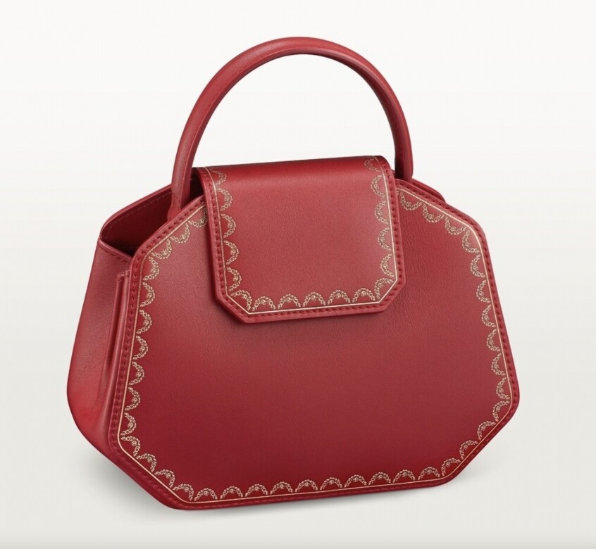 這個小巧可愛的Guirlande De Cartie系列手袋，鮮紅色小牛皮特別搶眼，旁邊有Cartier壓印