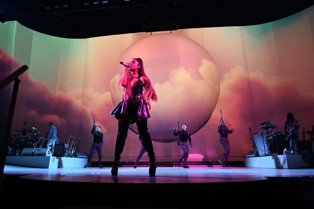 Ariana Grande在《Sweetener》世界巡迴演唱會中，品牌Giuseppe Zanotti繼續為她度身設計鞋款，當中包括