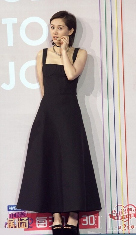 王子文Dior黑色吊帶長裙