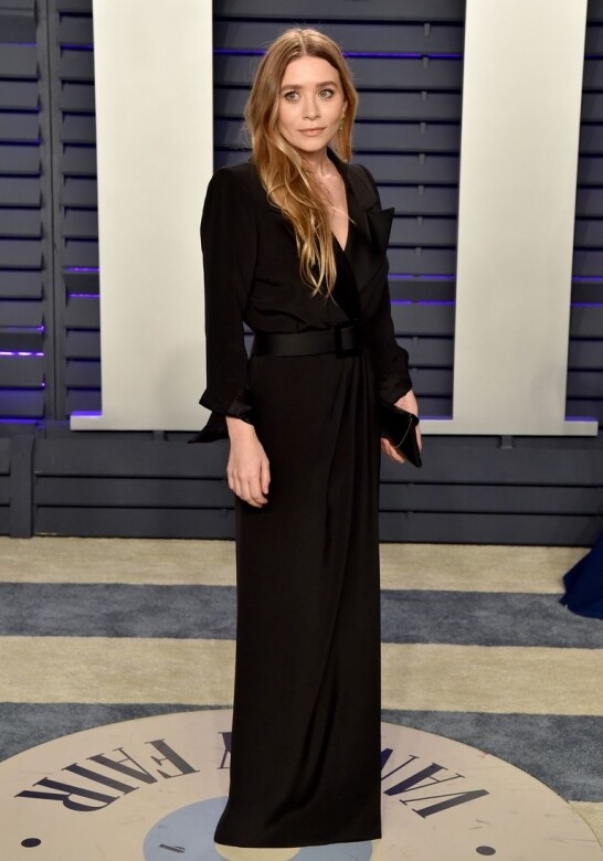 在奧斯卡頒獎典禮中，Ashley Olsen維持一貫風格都是全黑的穿搭，以俐落又不失