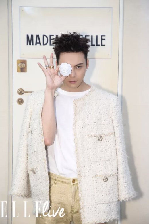 身為Chanel「女裝男穿」的優秀代表，品牌大使陳偉霆以一身2019｢巴黎-紐約」高級手