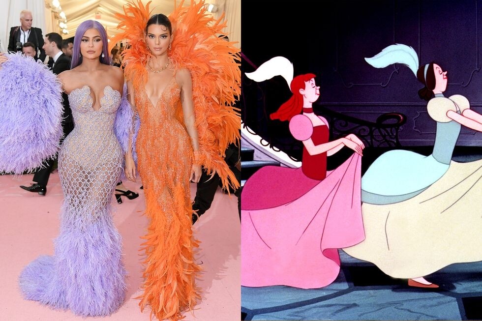 兩位名模姐妹花Kendall和Kylie Jenner扮演另外一對姐妹花，一起穿上Versace的華麗禮服