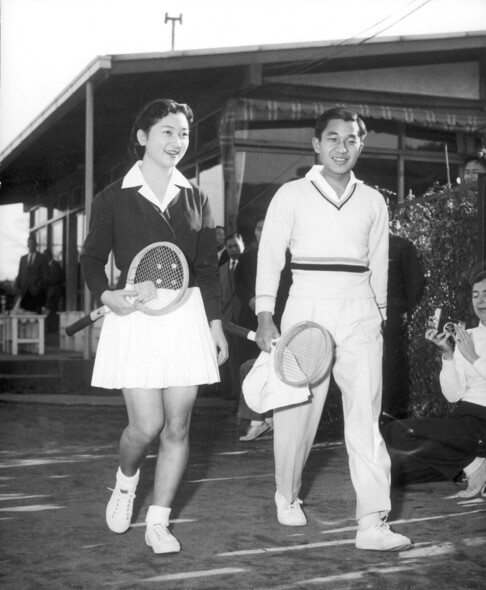 美智子皇后原名正田美智子，邂逅同樣報名參加網球比賽、當時還是皇太