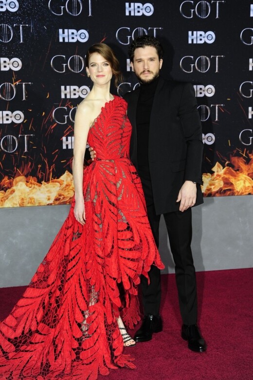 《權力遊戲》（Game of Thrones）Rose Leslie與Kit Harington 劇中的Jon Snow 和Ygritte以夫妻檔出席首映紅地氈。
