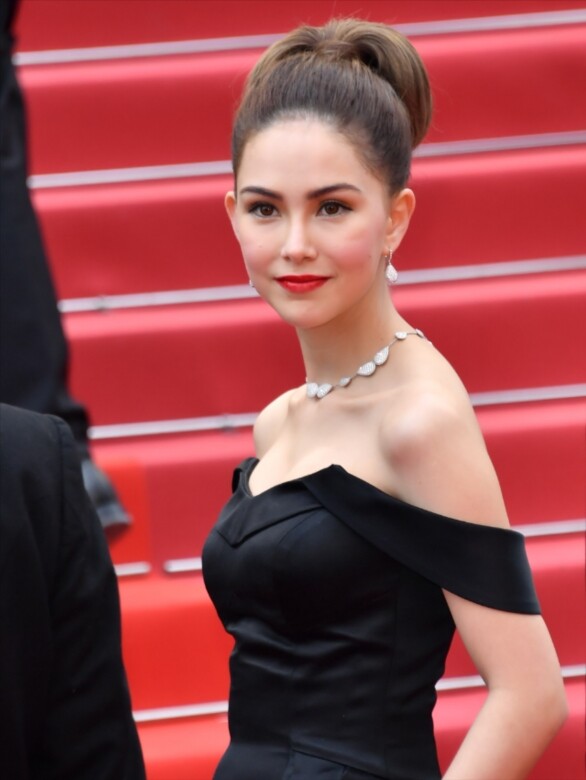 昆凌穿上黑色禮服出席第72屆Cannes Film Festival